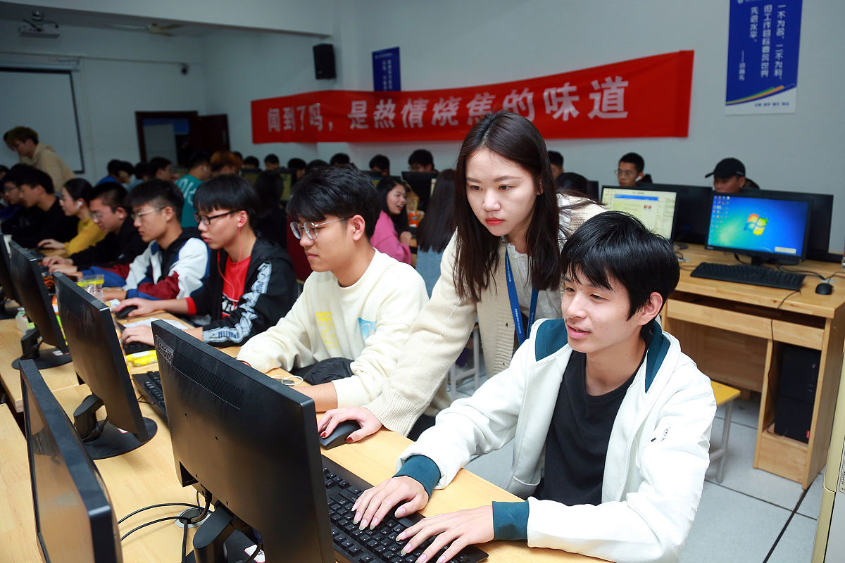 女生适合在贵阳计算机学校学习吗？| 女性在计算机领域的机遇与挑战