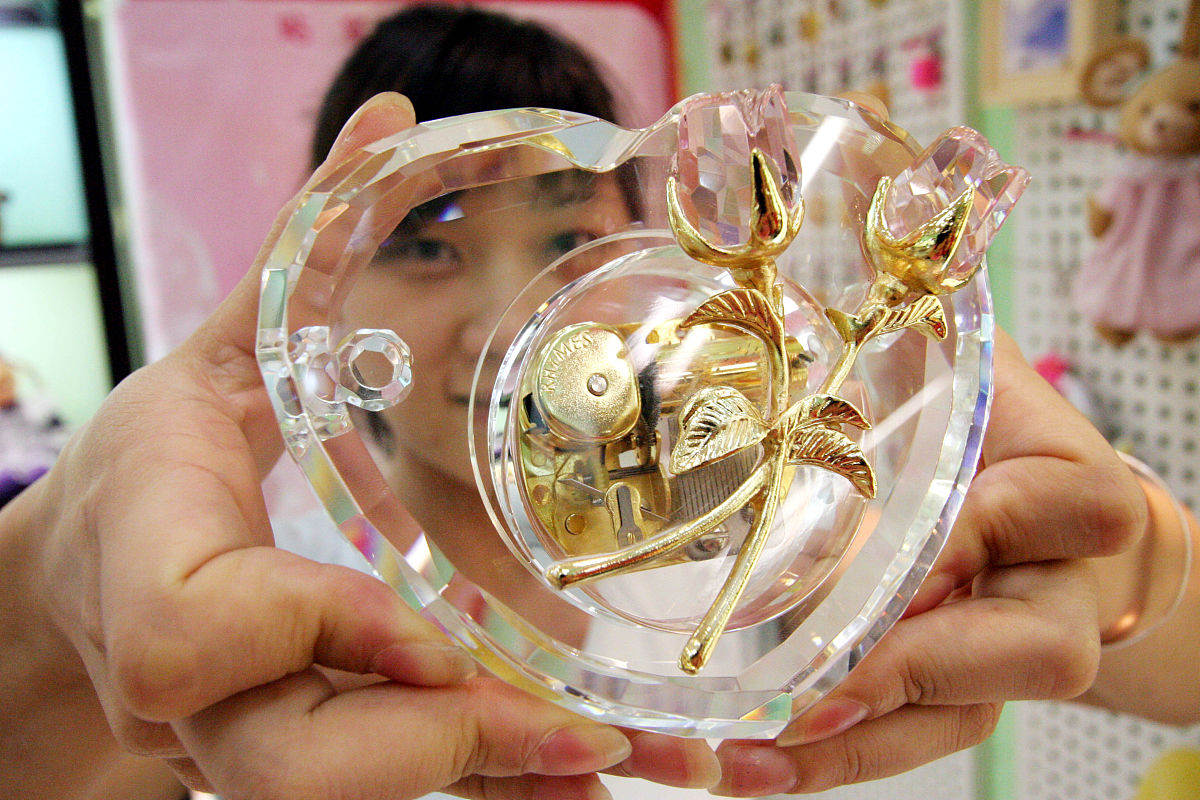 300元预算，送女友什么礼物？实用浪漫好选择！