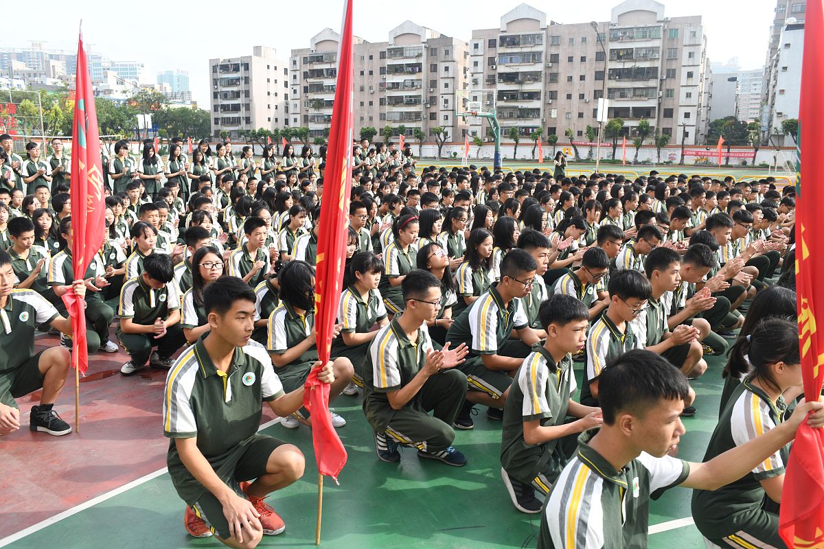 简阳市石桥中学：荣誉、设施、科研实力