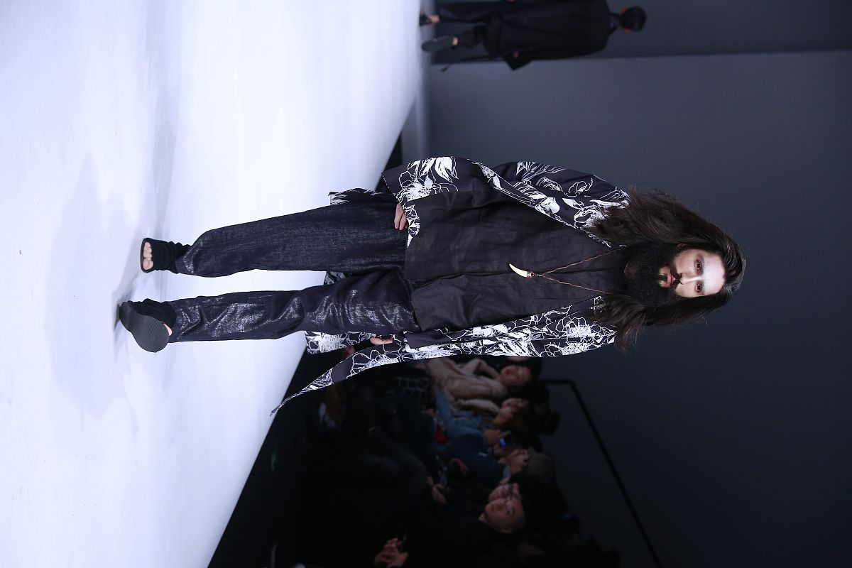 写一首不想上班的七言绝句