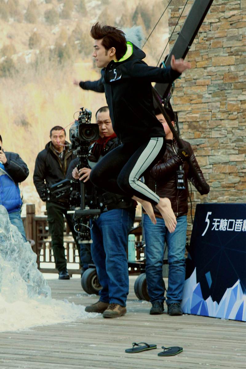 依托杰克·伦敦的《海狼》请说明为什么在当代社会中我们要做The Real Man而不是The Super Man不少于2000字