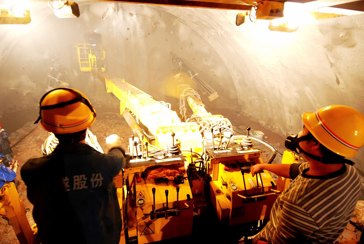 超级工程大连到山东的海底隧道建造的设想字数控制为2000字左右