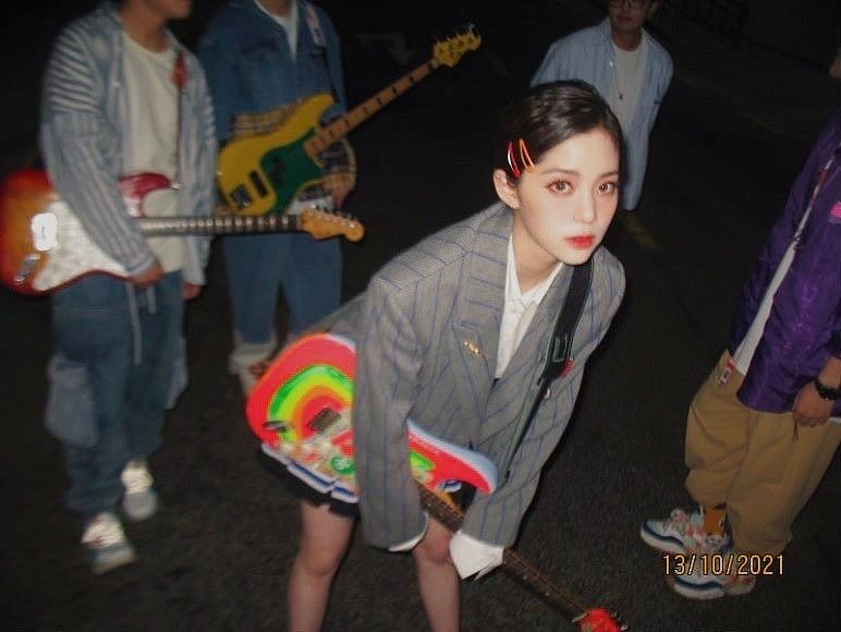 下定决心减肥的文案因为要改变自己的生活状态比如是不是很久没有好好拍照了有没有一瞬间看到镜子里的自己无比陌生有没有在越来越胖的日子里感到彷徨……当了妈妈有了牵绊有了改变的动力等做延展写五个拍摄抖音的文案不低于200字