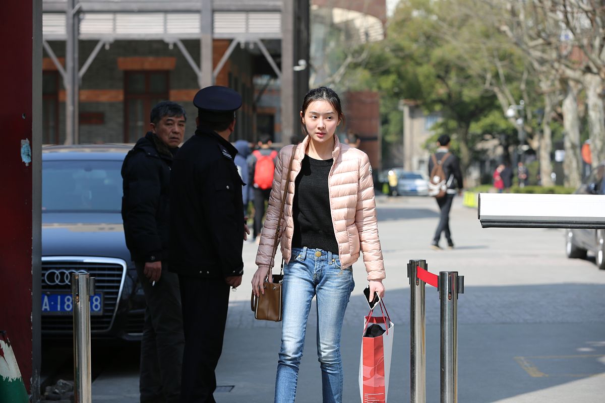 戏剧表演专业就业前景深度解析：机遇与挑战并存