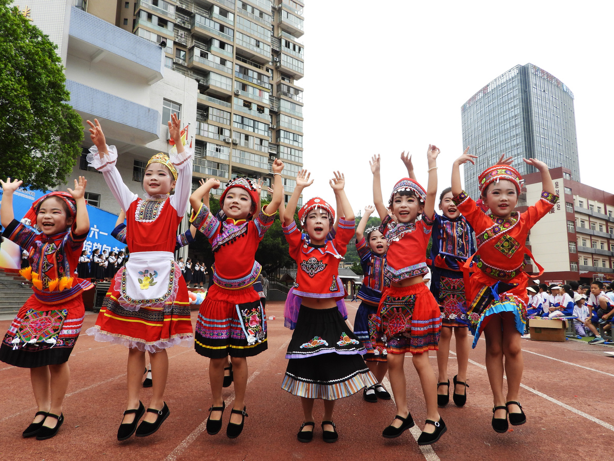 湘西土家族苗族自治州民族文化艺术职业学校是不是公办？热门专业有哪些；：：；；第三件事输入分隔符###################