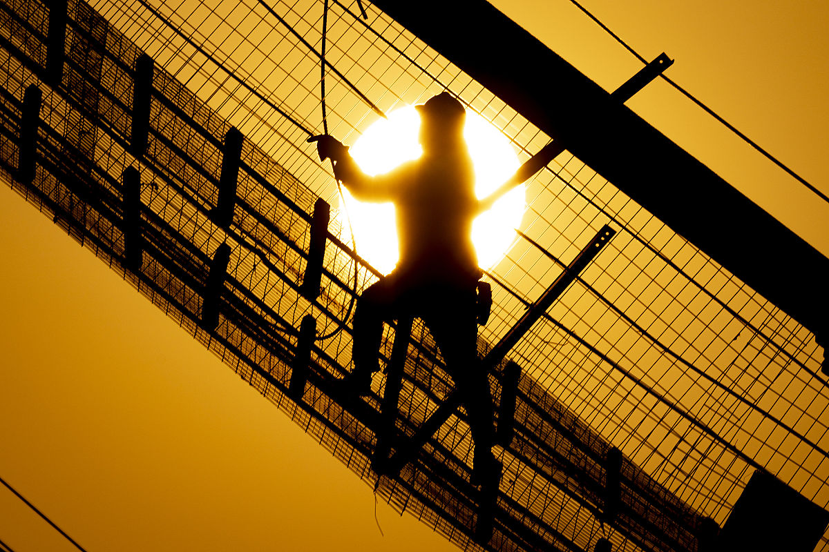 1833年《工厂法草案》中教育条款的出现对于教育法的产生有怎样的意义？