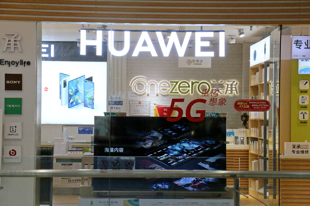 江西情侣乌龙求婚！华为全屋智能九江喜盈店双店同开，智慧体验一览无余