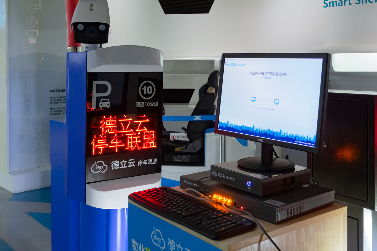 在汽车质量检测中漆面厚度均匀性非常重要请你设计一个能够检测漆面厚度的测量装置具体要求如下1、	指出所采用的传感器并说明该测量装置的工作原理。2、	请画出该传感器的等效电路给出图片链接。3、	如果测量引擎盖面板的数据如下表请计算测量的A类标准不确定度。表1测量次数	1	2	3	4	5	6	7	8	9	10测量值mm	041	043	039	037	04	038	041	042	038	043