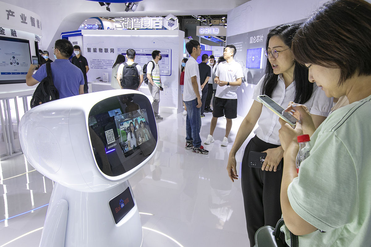 荆州技师学院2023年招生专业：机器人工程成新亮点