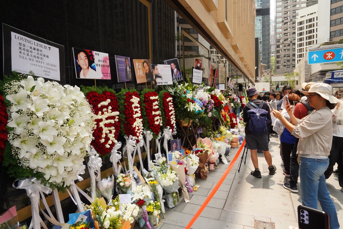 2026年4月1日,香港,张国荣逝世23周年,粉丝献花纪念,