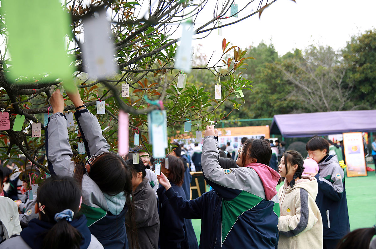 揭阳产业园龙尾职业技术学校2022年招生简章 - 报名时间及专业选择