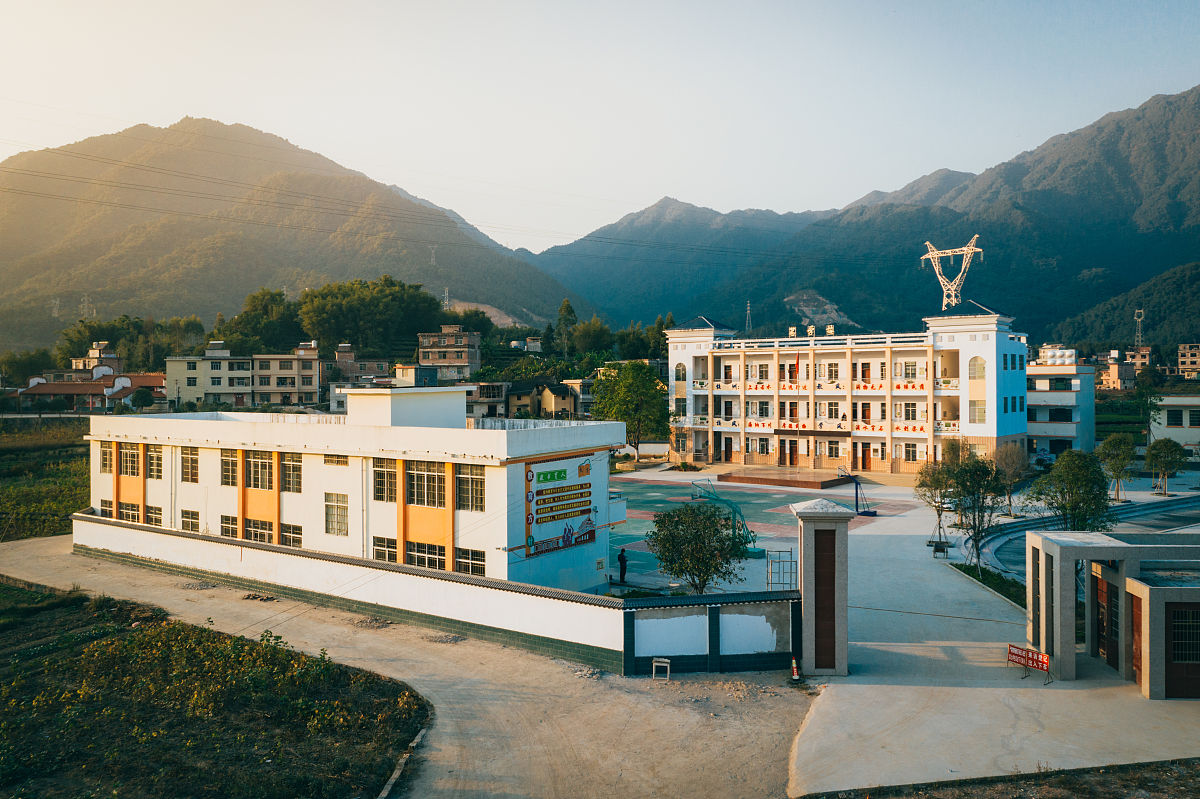 怒江傈僳族自治州民族中等专业学校导游服务专业优势及发展前景