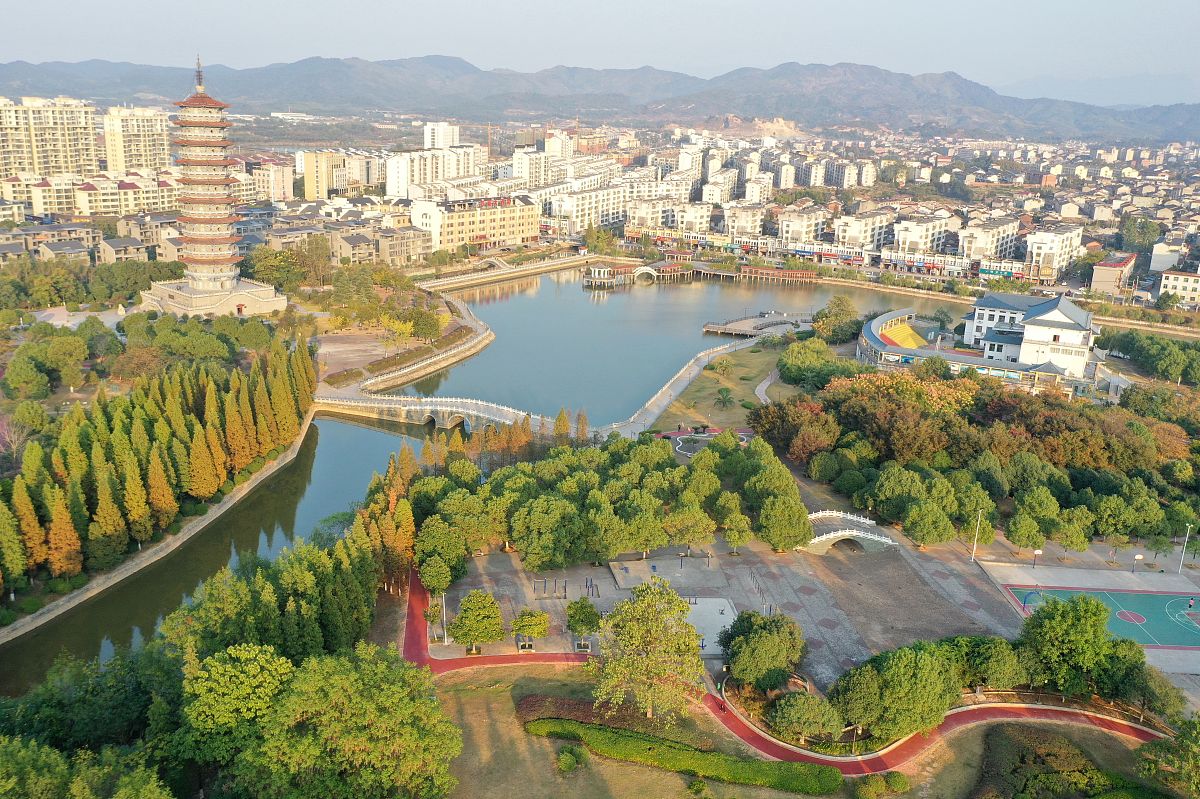 2019年10月24日,无人机航拍下的江西省抚州市金溪县象山公园,生态良好