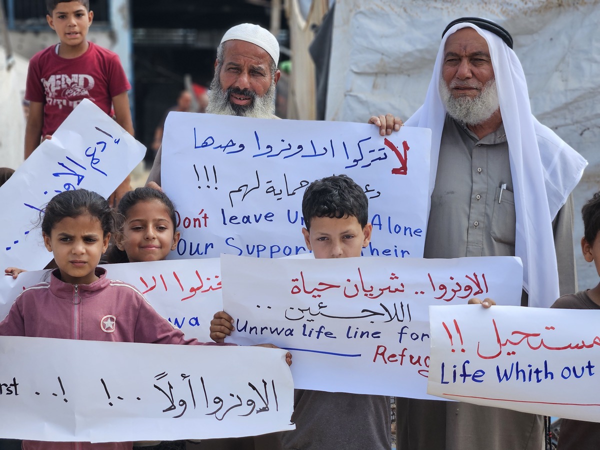 Senam irama adalah gerakan senam ataupun gerakan bebas yang dibarengi dengan musik atau nyanyian sesuai dengan irama yang diikutinya Adapun unsur yang terdapat pada senam irama meliputi