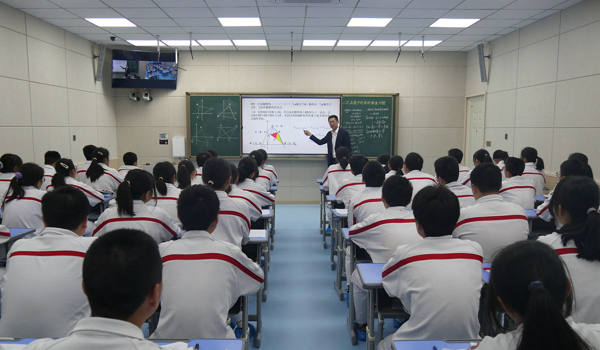 重庆市工艺美术学校就业率高，毕业生就业前景好