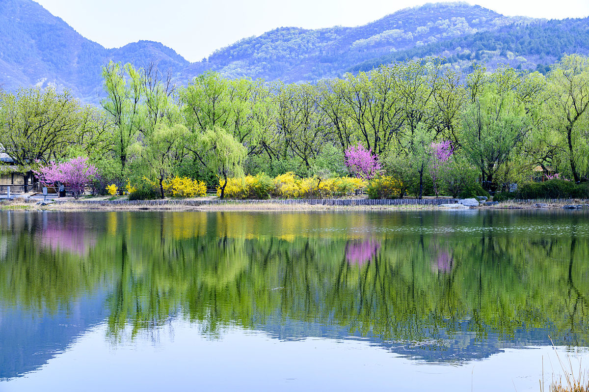用朱自清的文风描述一下回南天