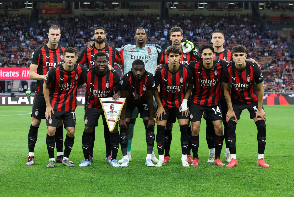 请用中文对后面网站内容生成总结不要少于10个句子 httpswwwcbssportscomsoccernewsac-milan-vs-napoli-odds-picks-how-to-watch-live-stream-time-april-2-2023-italian-serie-a-predictions
