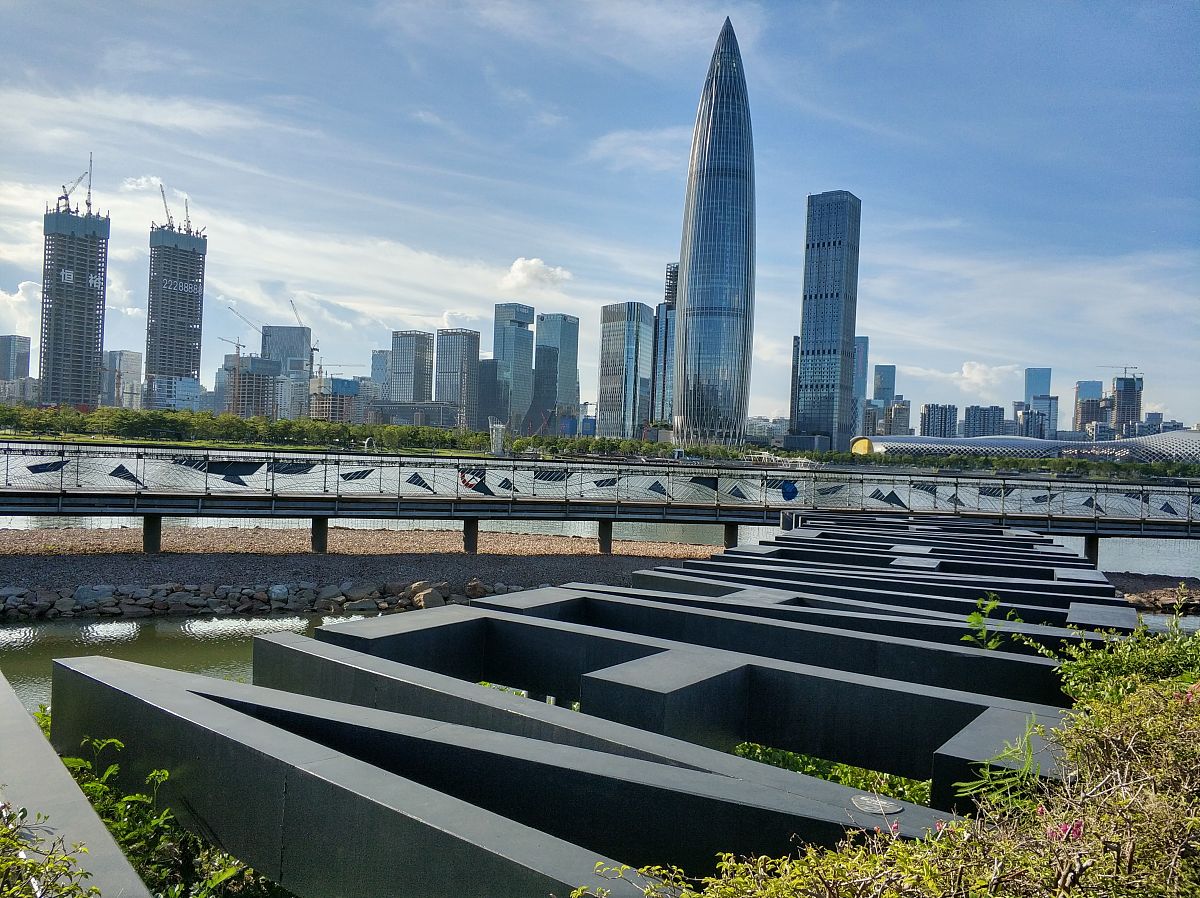 2020年7月5日,深圳湾人才公园的两栋地标建筑.