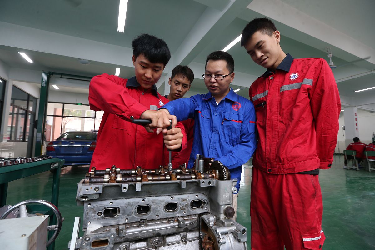 走进成都汽修学校 感受职业教育的培养目标 走进成都汽修学校 感受职业教育的培养目标