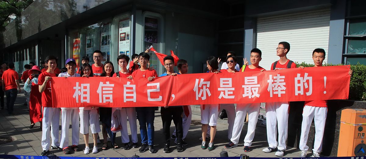 《万里归途》观后感：大学生如何弘扬民族精神与时代精神？