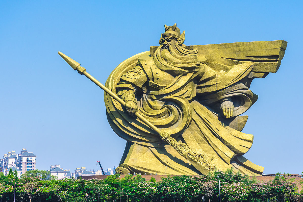 关羽的外观形象描述提示词