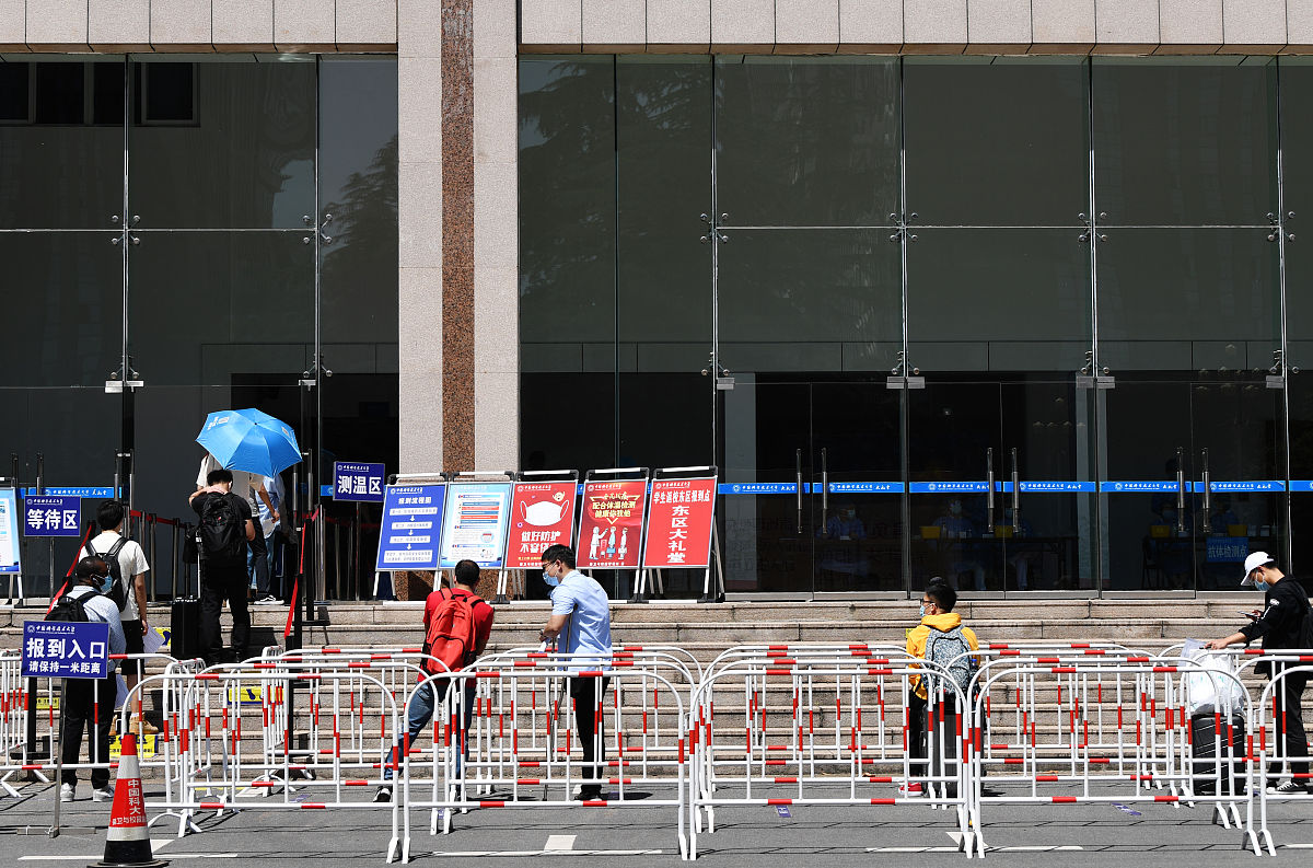 关于《中科大研究生招生网》的介绍每段需要用p标签分为两单段200字左右。