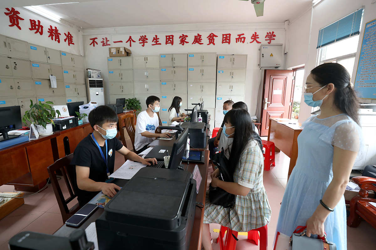 草拟一份 法学生在律所从事劳动仲裁法律咨询的社会实践报告