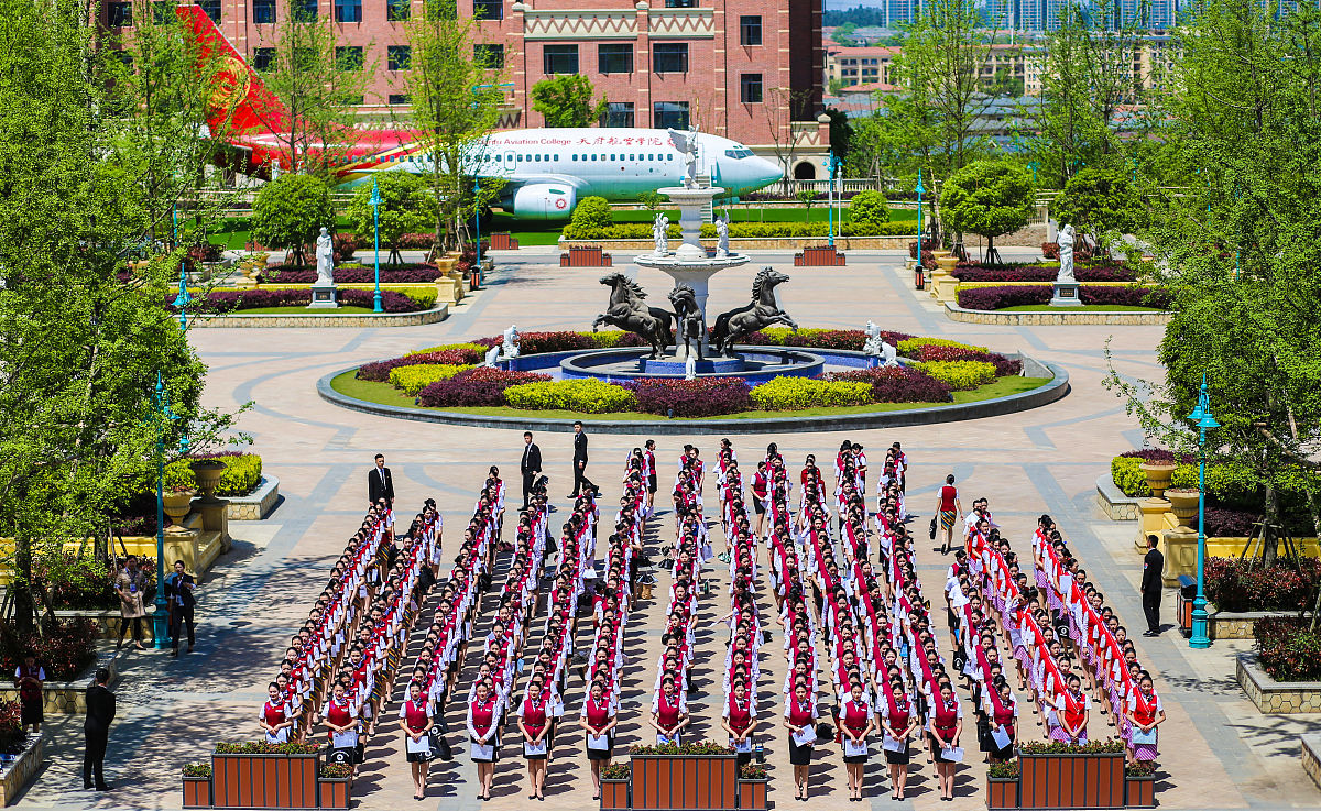初中毕业生适合学空乘专业吗？