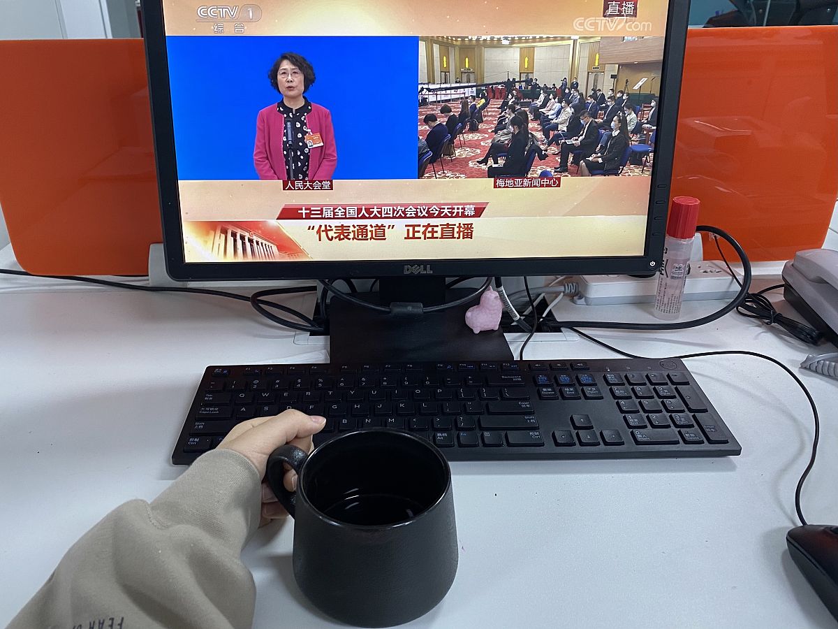 家长：晚上好！显示器和键盘鼠标套装按我们的采购价来支付显示器308元台键盘鼠标套装30元套发给家长