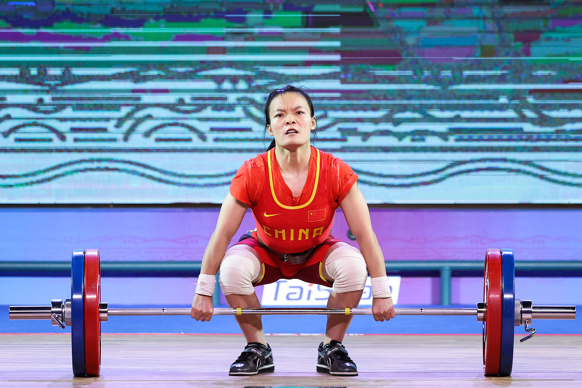 专业举重运动员深蹲重量：记录、平均和影响因素