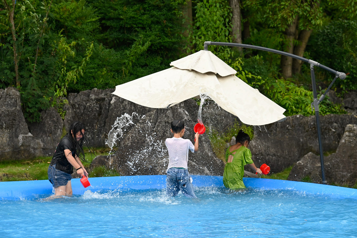 的昨天和家人出去玩的作文