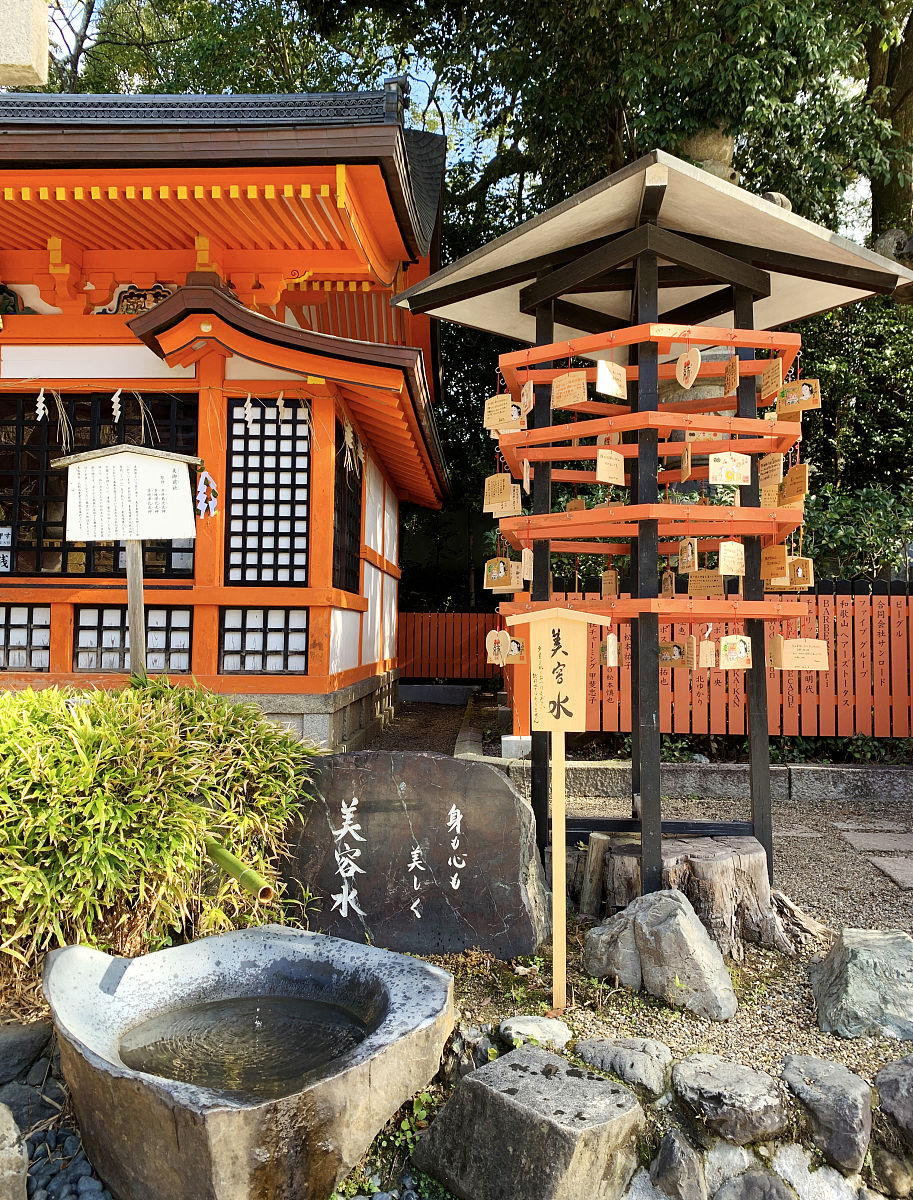 2020年01月06日,日本京都八坂神社.图为神社内的美容水,据说有美容养