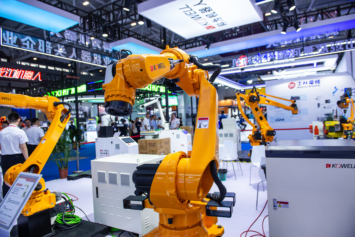 写一段 工业智能化发展 的研究背景