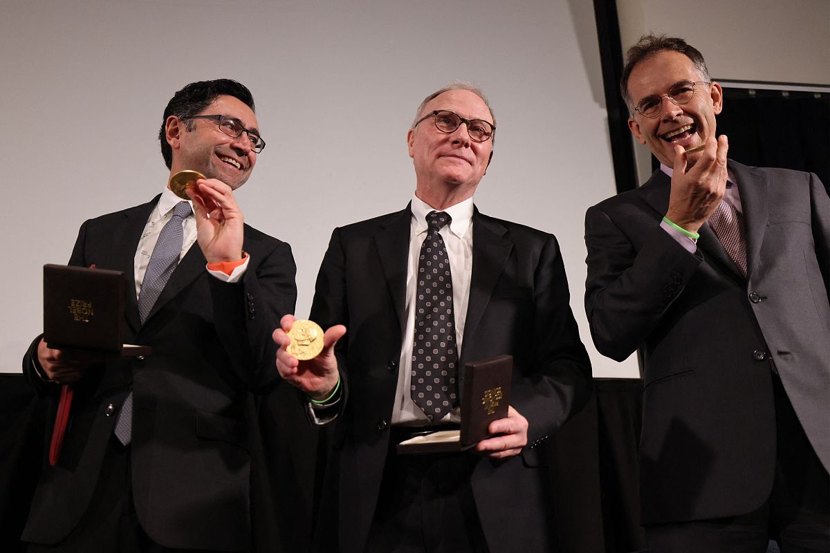 按照论文文献综述风格阐述指标相关性500字