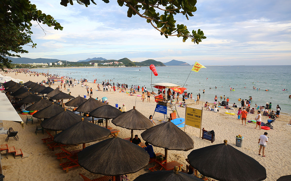 以一二三四三二一 的形式造句長洲賓客人數多