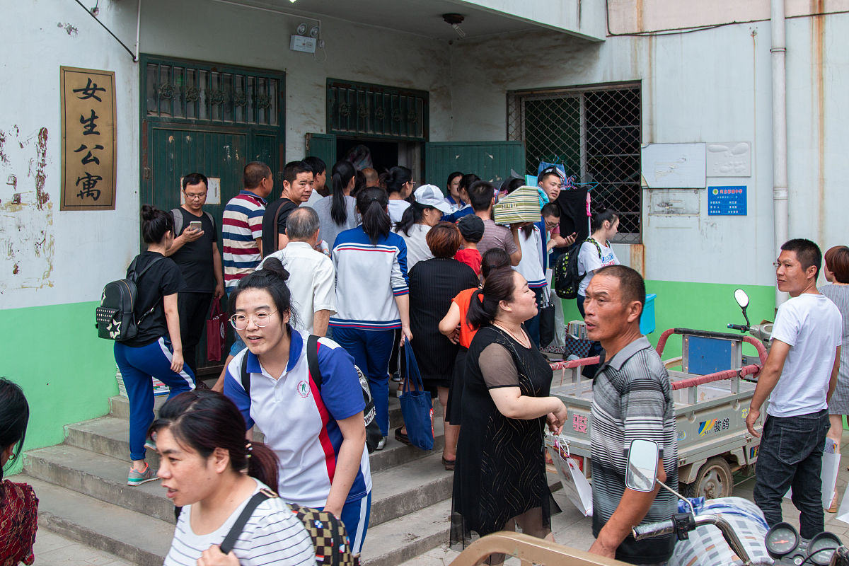 益阳市中职学校寻找许犇老师：师生情深，感动校园