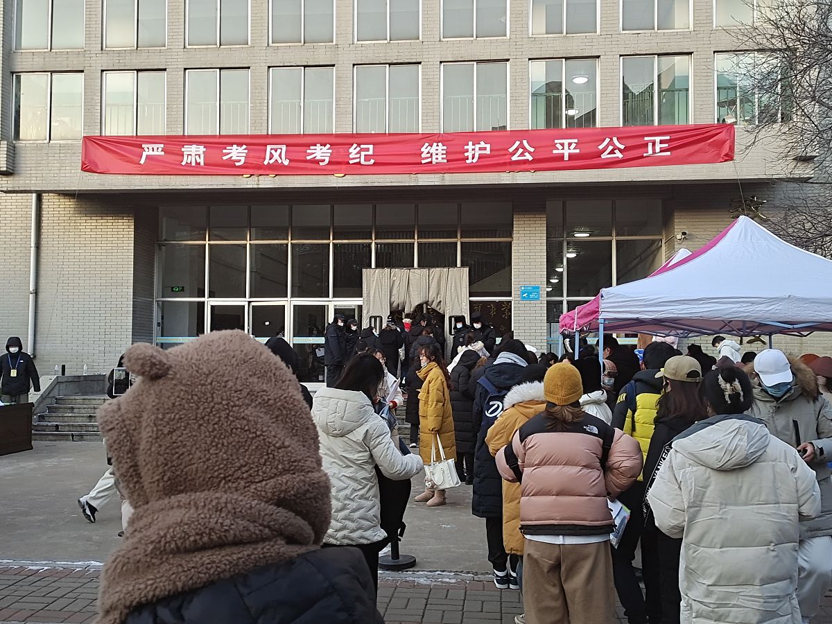 富阳学院2022年招生办电话是多少好麽