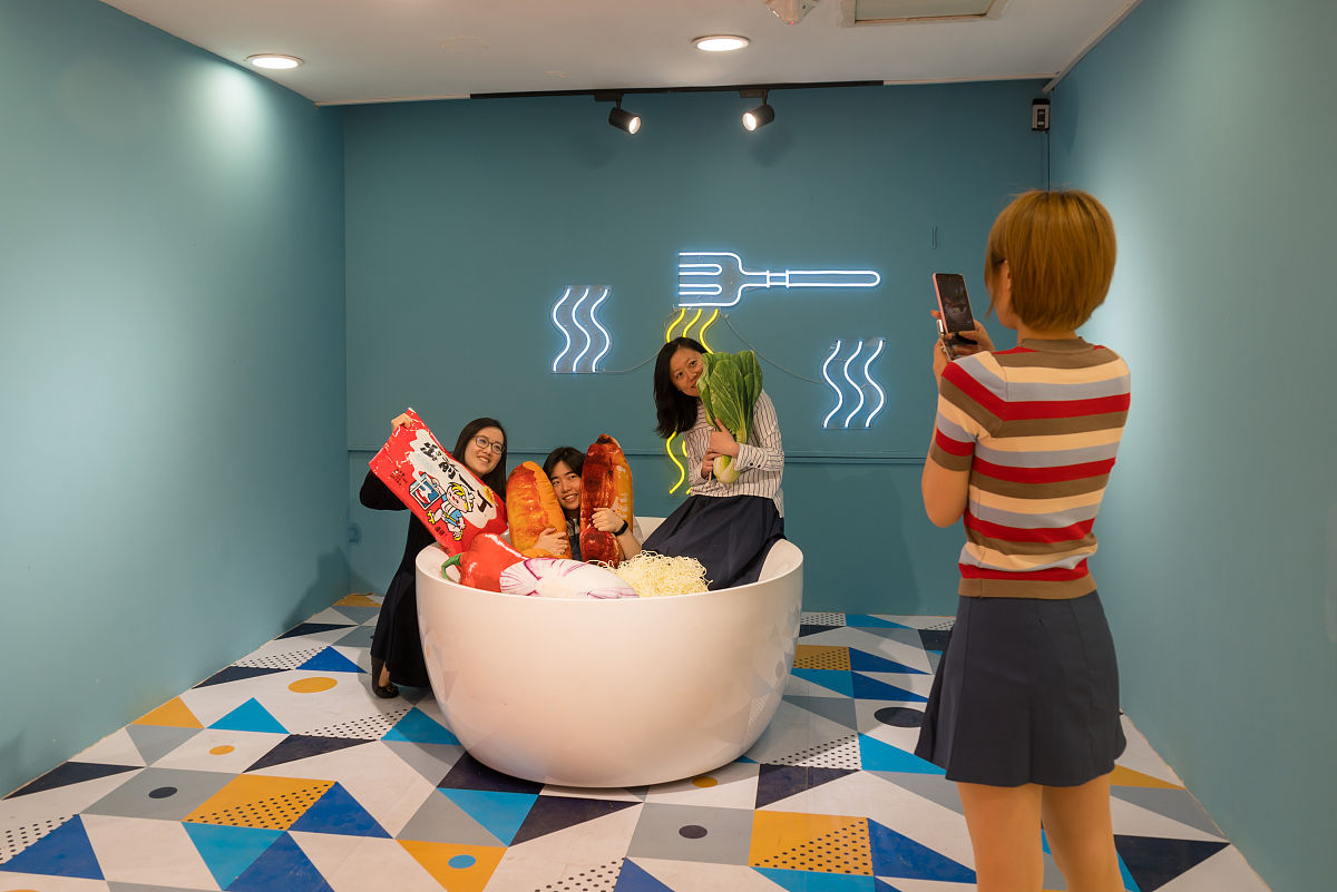 2019年5月31日,上海,"孤独的泡面"展2.0版本31日起登陆南京东路永安百