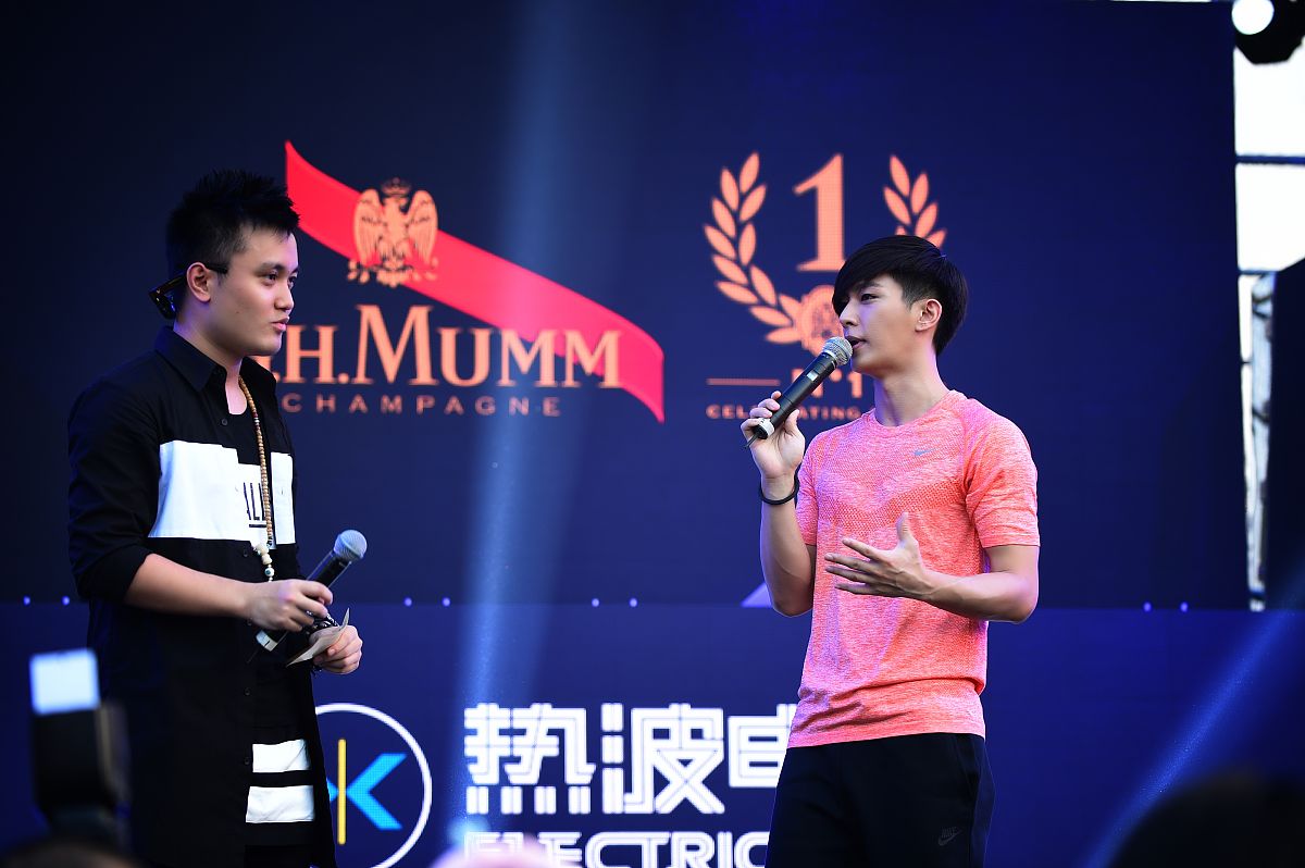 歌曲uh主持串词可以找一些要高级点的54运动主持用高中生主持的这是独唱不是合唱而且这是一首rap歌曲