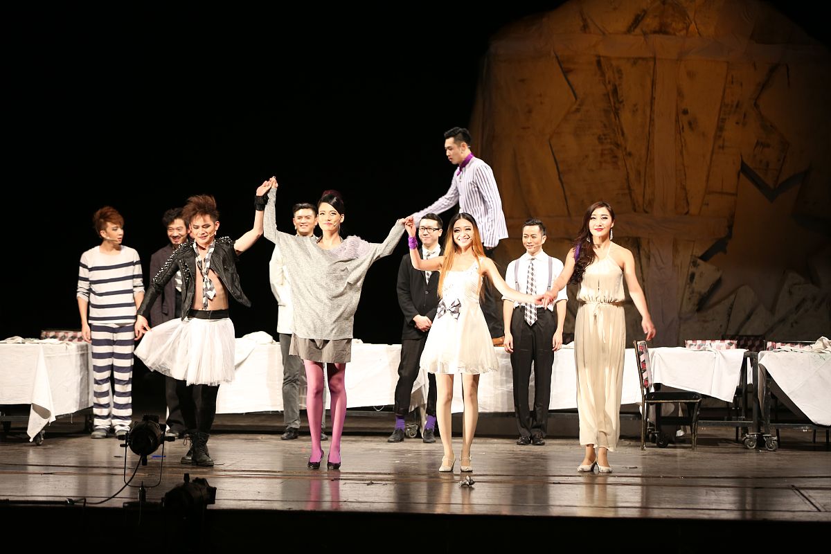 2013年12月28日,辽宁沈阳,音乐剧 《空中花园谋杀案》表演.12月27,28