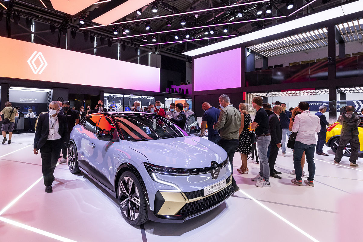 沙雕动画剪辑软件推荐：AE vs PR，哪个更适合你？