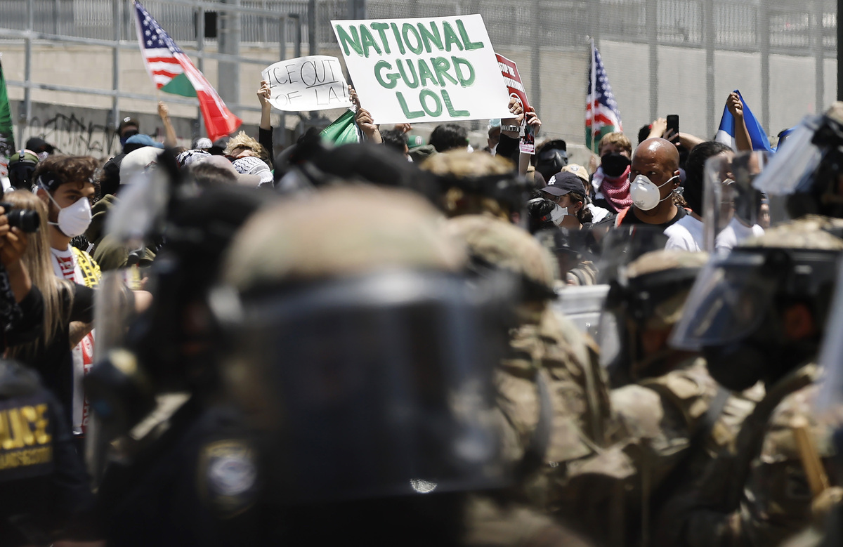 please translate the following English words to Chinese Former President Donald Trump has been arraigned on charges related to his alleged role in the January 6 Capitol insurrection The arraignment ma