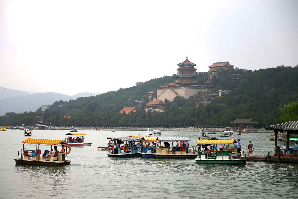 王灵的北京之旅：长城、颐和园和美味佳肴