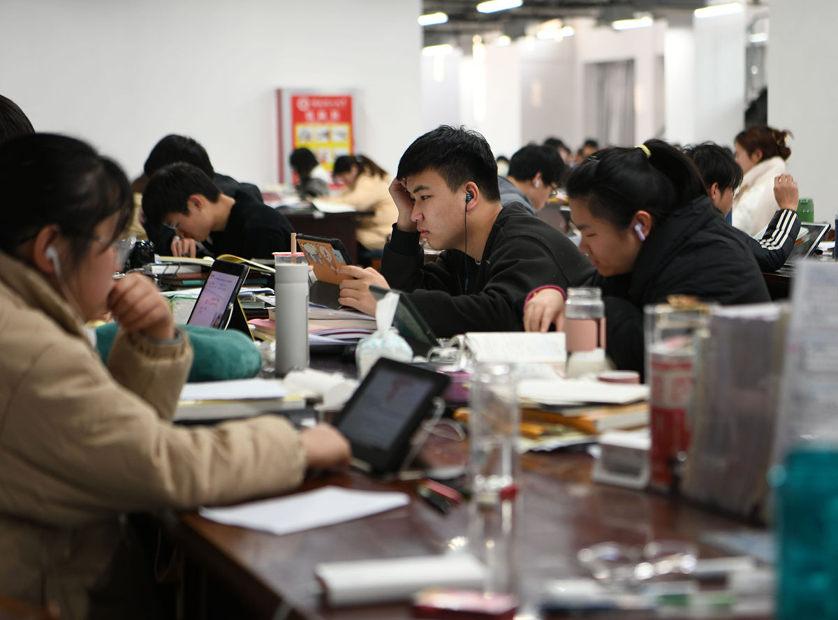 大学生活中的成长与启示：一位大学生的自传