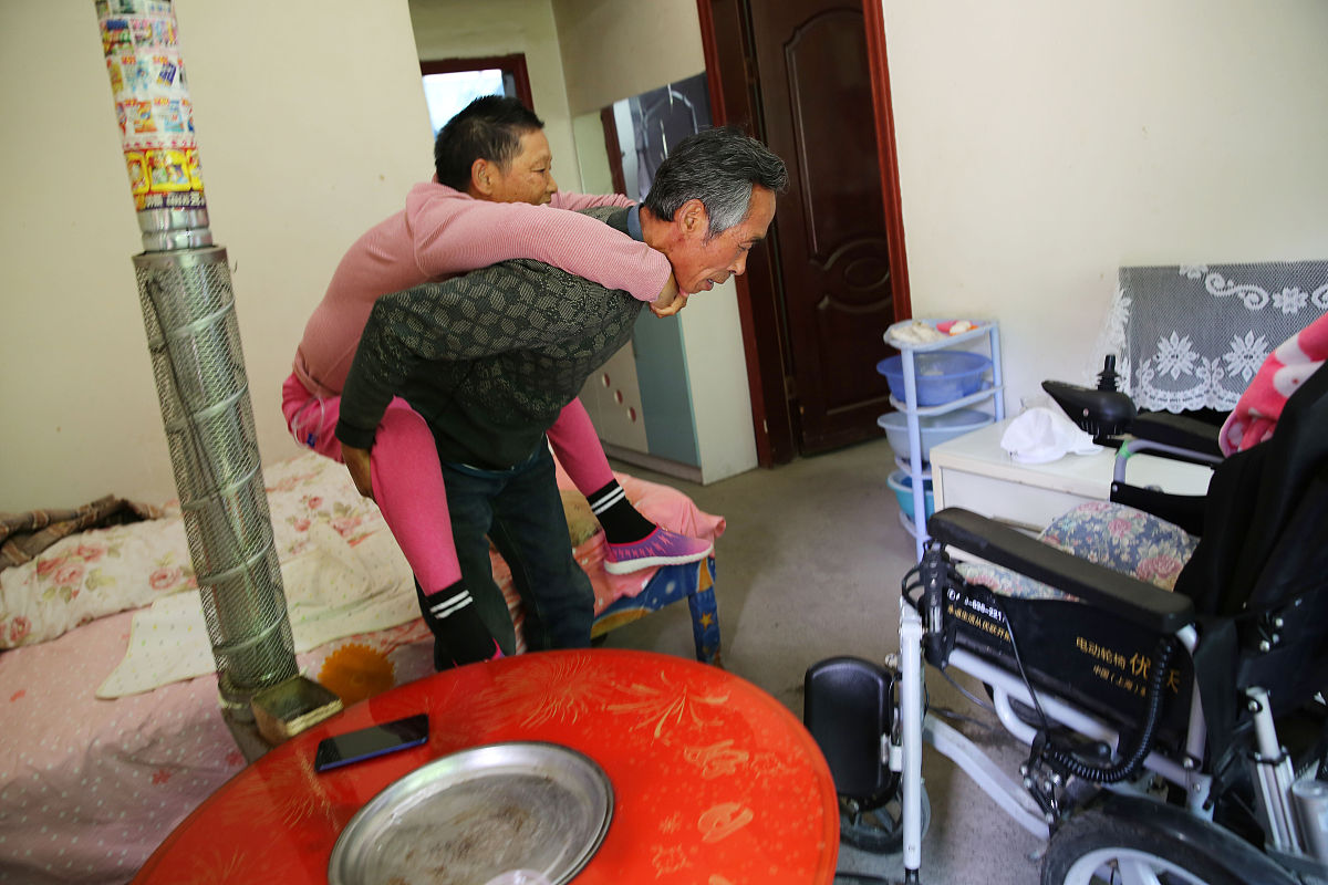 微微 歌词 解读：深刻爱情故事中的微小幸福