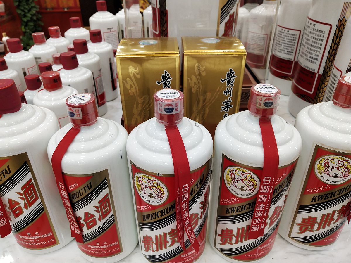 1976年贵州茅台镇酒厂生产的茅台酒值多少钱？