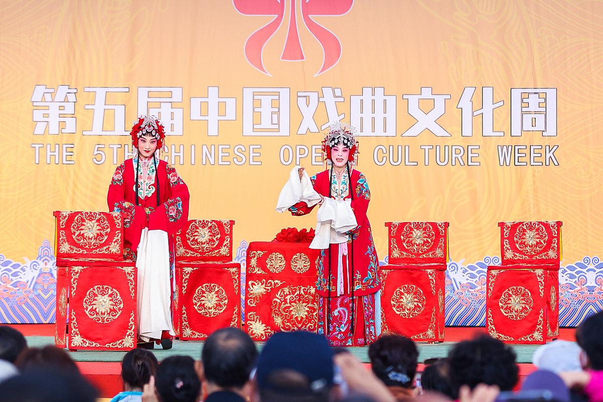 校园文化节策划：传统文化VS现代艺术，该如何抉择？