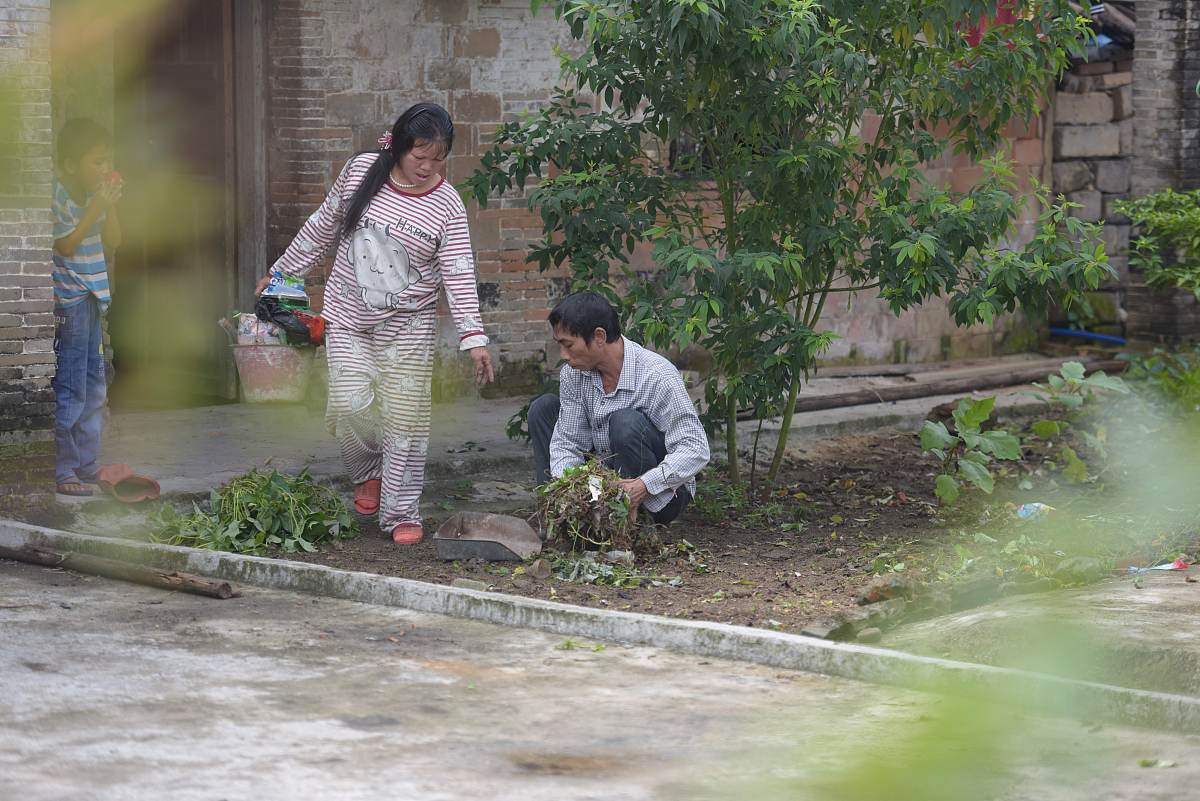 建设镇秋季村庄清洁行动：打造美丽庭院，迎接中秋国庆