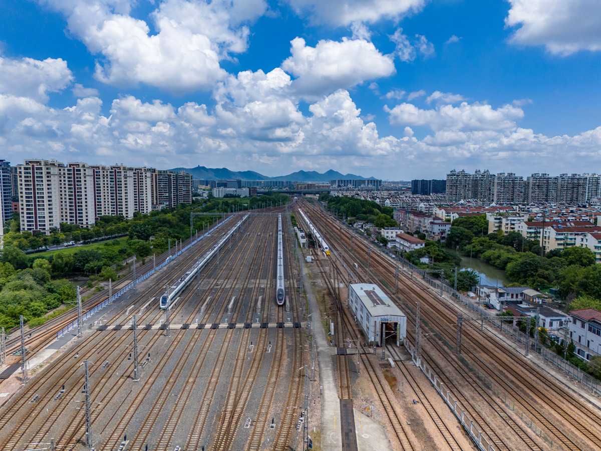 永安镇高铁通车：机遇与挑战，提速发展策略