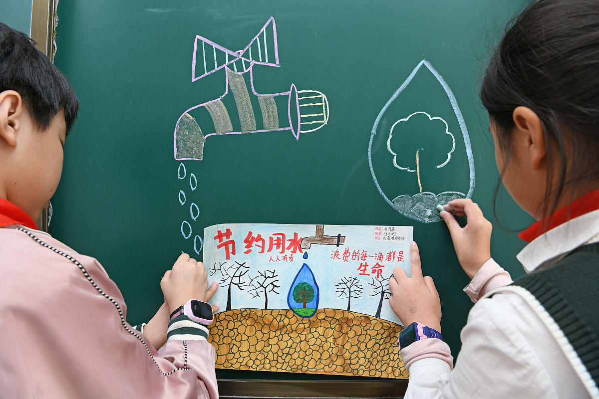 帮我找一些简单、俏皮的学校文明宣传用语节约用水的标语